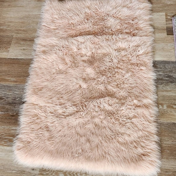 UGG Soft Blush Rug - Picture 3 of 4